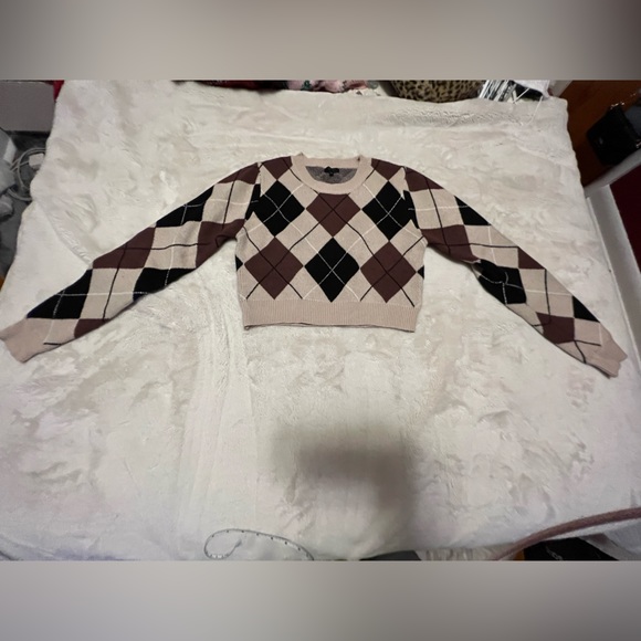 4/$20 - Cropped argyle sweater women’s size M/L (fits like women’s xs/s!!) - Picture 4 of 11